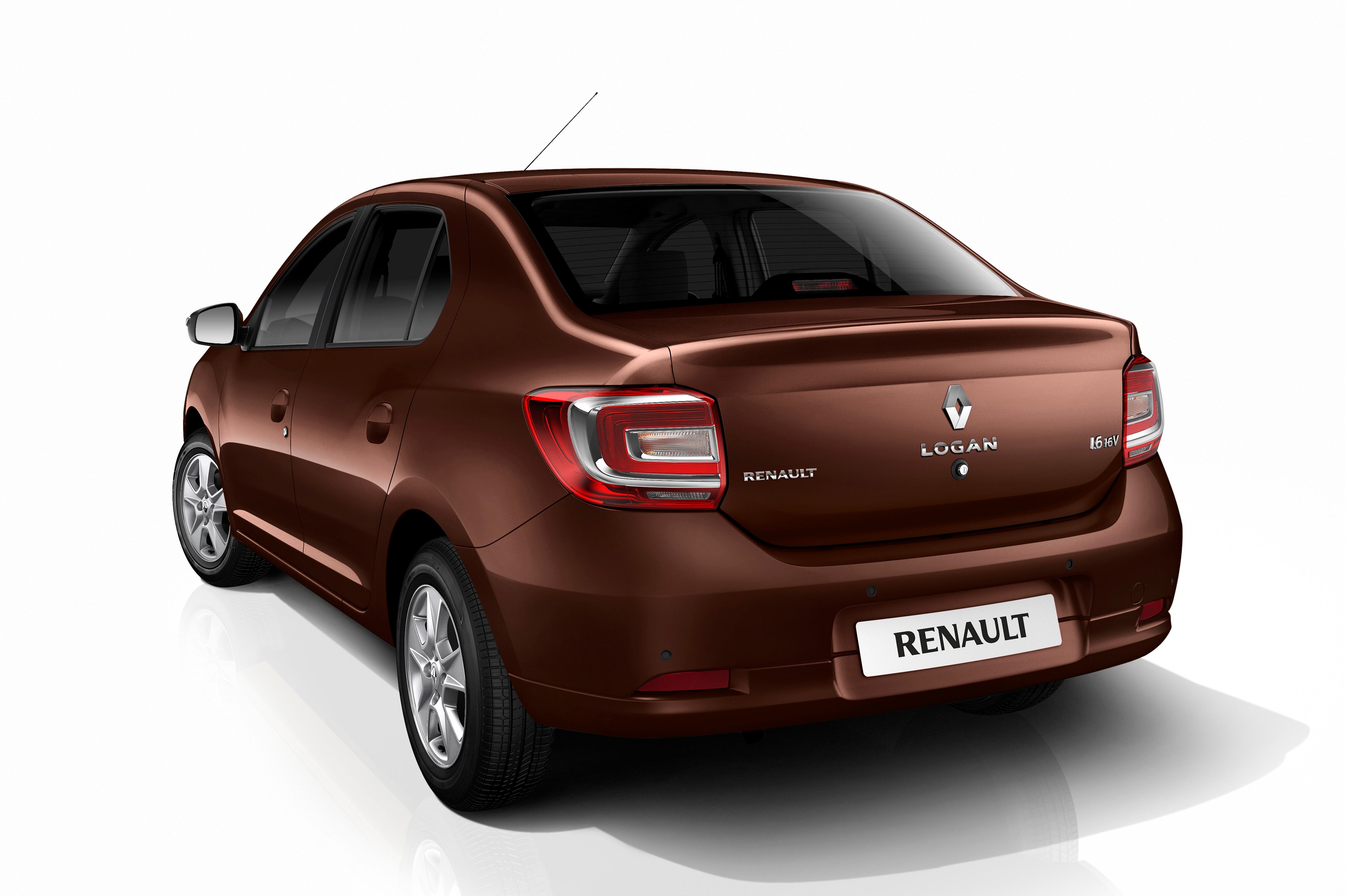 Mas é agora que a mudança chegará para valer. O novo Logan guarda pouquíssimas semelhanças em relação àquele sedã lançado em 2007. Basicamente a coluna traseira e a tampa alta ficaram. O ponto alto da mudança está nas lanternas, bem mais modernas e belas, com molduras cromadas e aspecto elegante

Saiba tudo sobre carros! Acesse www.r7.com/carros