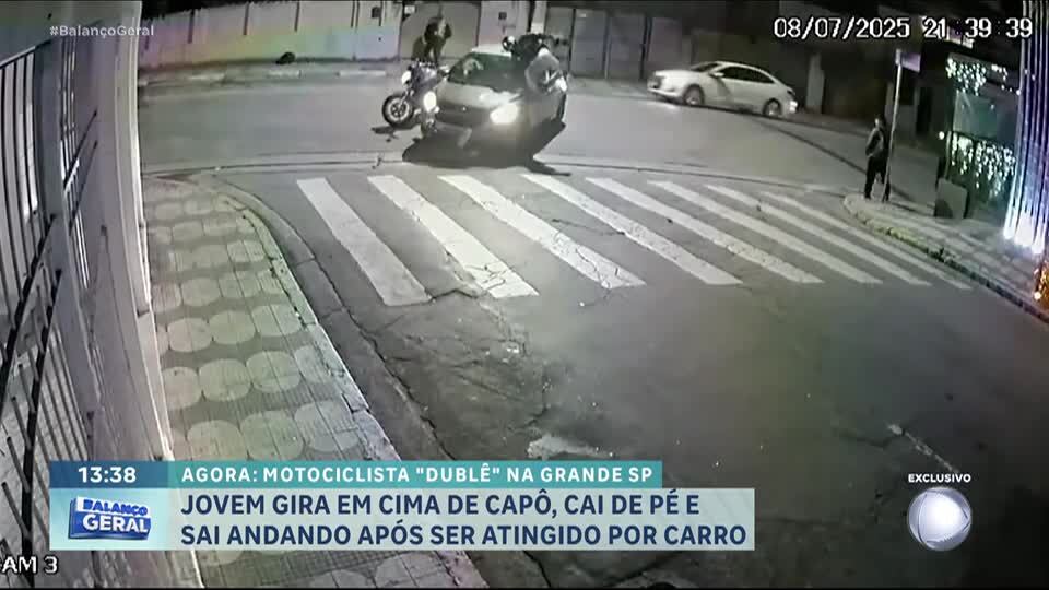 Motociclista colide com carro, é arremessado e cai de pé em Mogi das Cruzes (SP)