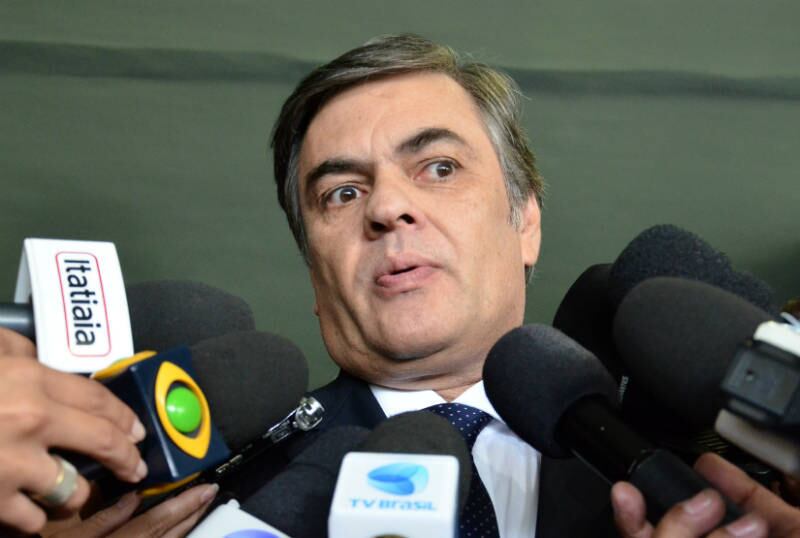 Cunha Lima é acusado de receber R$ 800 mil não declarados