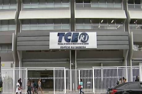 Os conselheiros presos têm cargo vitalício e podem voltar às atividades