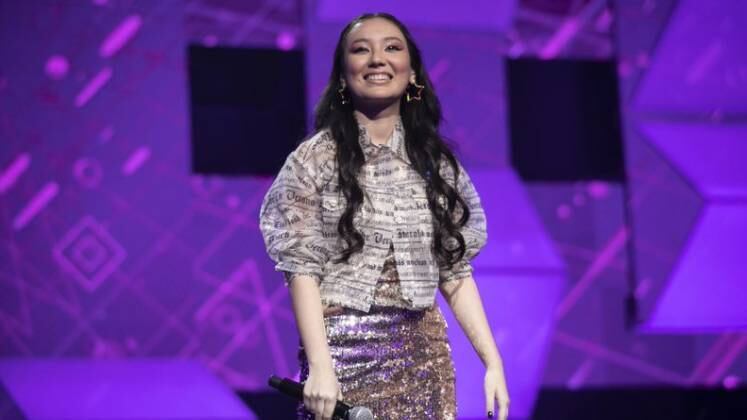 Nova chance para a paulistana Juliana, com a música I’m Not The
Only One do Sam Smith, levantou 91 jurados. Os especialistas consideraram uma música difícil de cantar e deram uma nova chance para a jovem! Juliana enfrentou Isa Camargo e venceu o duelo, conquistando 75 jurados
com a música Try, de Pink

 