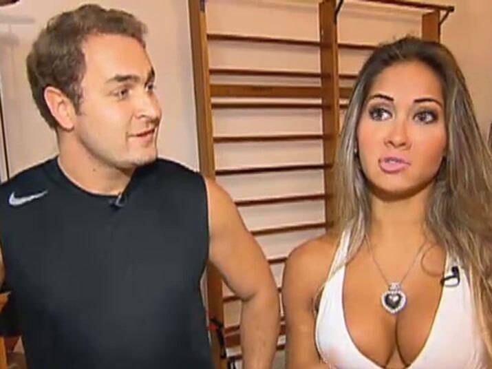 Sabe aquela história de que casamento engorda? Esquece! Pelo menos com a ex-BBB Mayra Cardi foi diferente. Dona de um corpo escultural de causar inveja, a modelo já fez o marido perder quase 20 quilos depois do casório ao mudar os hábitos alimentares do amado, o empresário Greto Guarize. Clique na galeria e confira como tudo isso aconteceu!
+ Clique aqui e confira a matéria completa com a ex-BBB!