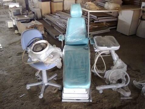 Atenção, dentistas de plantão! Dá para comprar essa cadeira odontológica no leilão do TRT-CE, mas o lote inclui outros equipamentos. Tudo está avaliado em pouco mais de R$ 5.000, mas o lance inicial é de R$ 980