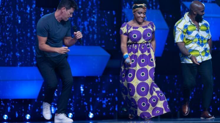 Rodrigo Faro sempre se diverte com os participantes e surpreende os jurados e o público de casa