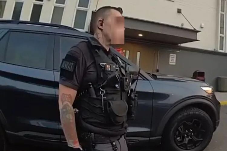 Imagens da câmera corporal mostram Michael A. Scaletta-Teates, de 49 anos, em uma cena de crime