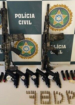 Armas e munições foram apreendidas em bagagem