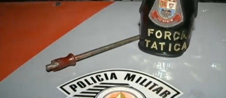 Criminoso usa chave de fenda para assaltar e agredir idoso oriental na Aclimação, região central de SP, na noite desta quinta-feira (28)