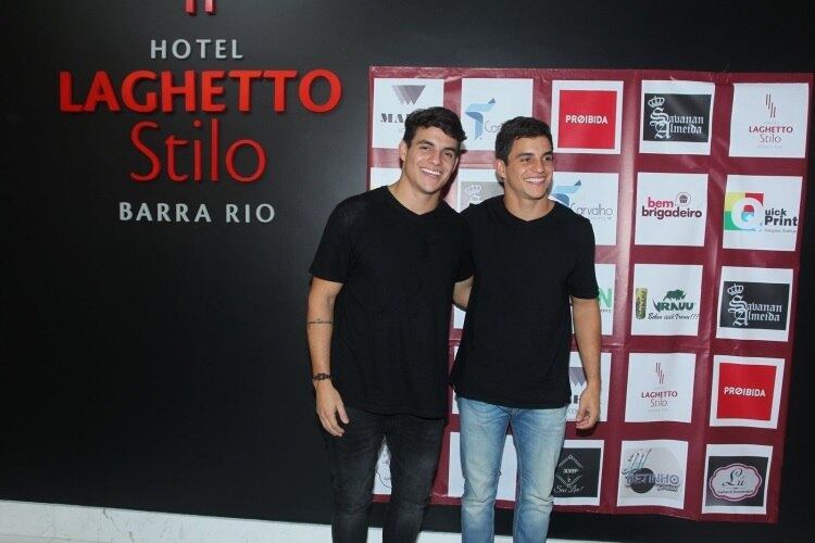 Os gêmeos Antônio e Manuel também curtiram a noite
