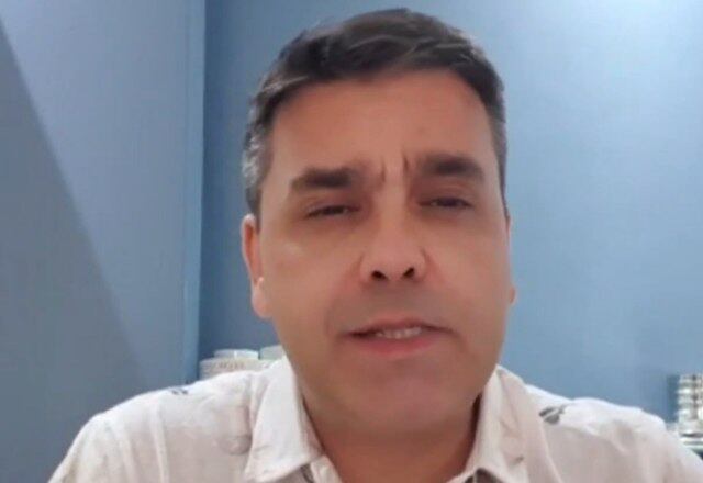 Tempos depois em uma discussão com o pai, Antonio Octávio, Mirella decidiu ir embora de casa. Aos 17 anos, a jovem estava disposta a lutar sozinha, pois sabia que não tinha o apoio da família. Mirella precisou amadurecer e se virar, pois percebeu que o mundo era diferente do que imaginava