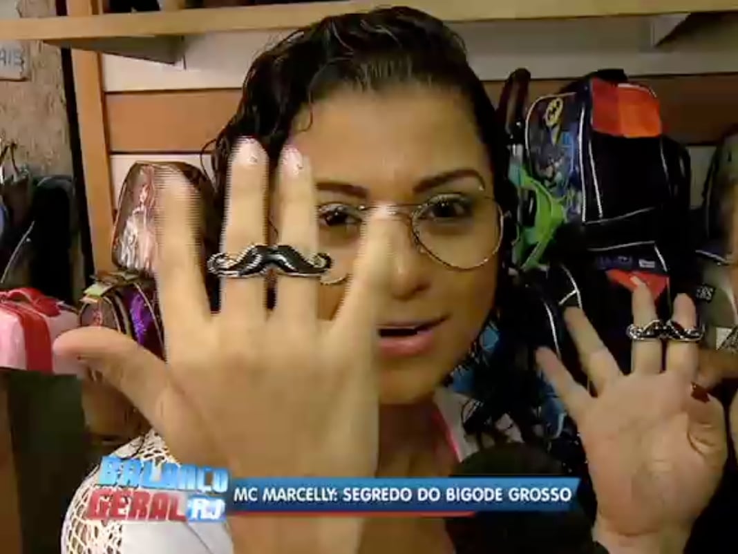 O "bigode grosso" do funk já virou até bijuteria