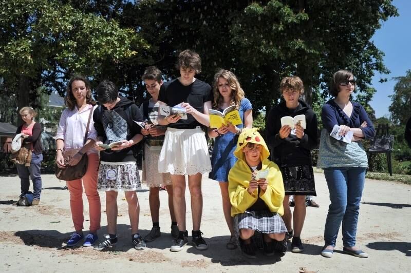 Em Nantes, na França,
estudantes participam do projeto 'Ce que souleve la jupe' (‘o que levanta a
saia’, em tradução livre). A administração acadêmica responsável pelas escolas
de ensino médio de Nantes convidou todos os estudantes e funcionários a irem
para a aula de saia nesta sexta-feira, em manifestação contra o sexismo