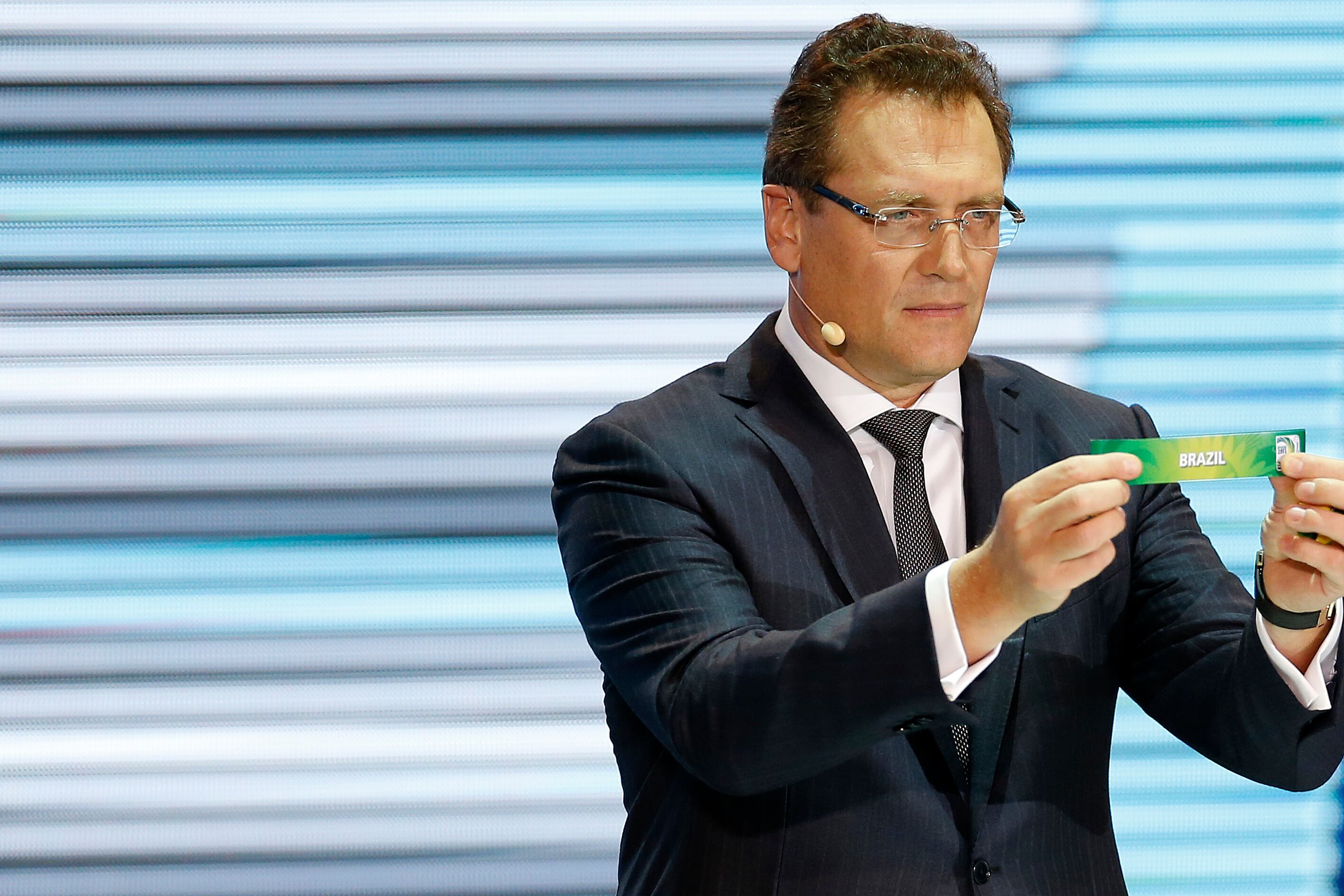 Valcke ressaltou que os jogadores que vão disputar o Mundial estão acostumados a gramados de primeira qualidade. Ele criticou diretamente o estádio da capital federal