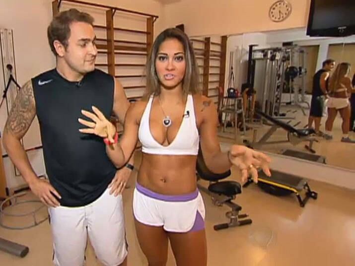 Preocupada com a saúde do maridão, Mayra primeiro mudou os hábitos alimentares do empresário.
— Eu fiz supermercado um dia e comecei a obrigar ele a almoçar comigo
+ Clique aqui e confira a matéria completa com a ex-BBB!