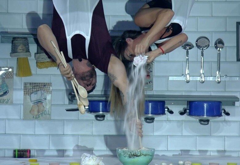 E eles também só terão um ovo extra para conseguir terminar a receita