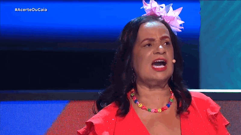 Reprodução em GIF - Gaga de Ilhéus leva a pior em confronto contra Maria Clara Gueiros (07:26)