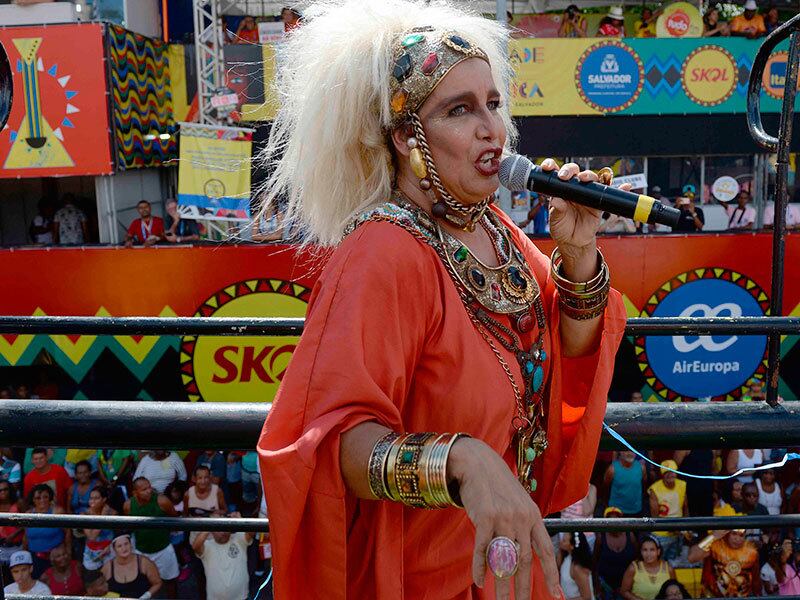 Sarajane não deixou ninguém parado e fez a alegria do folião pipoca