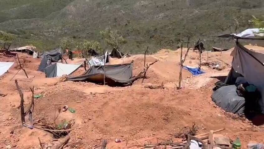 Materiais de extração foram apreendidos