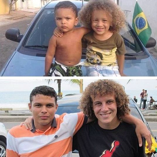 Após o título da Copa das Confederações, a foto de duas criancinhas muito parecidas com Thiago Silva e David Luiz virou febre nas redes sociais. A própria dupla de zagueiros da seleção se divertiu com a imagem e fez questão de reproduzir o encontro