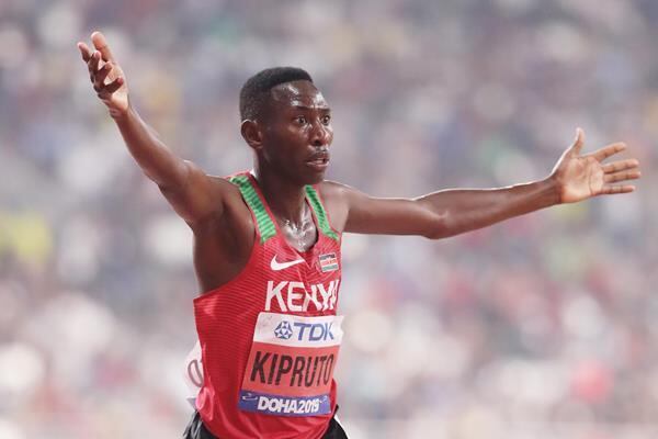 O atleta do Quênia Conseslus Kipruto estabeleceu o recorde olímpico dos 3.000 metros com obstáculos na edição ocorrida no Rio de Janeiro, em 2016. Ele é campeão mundial também.