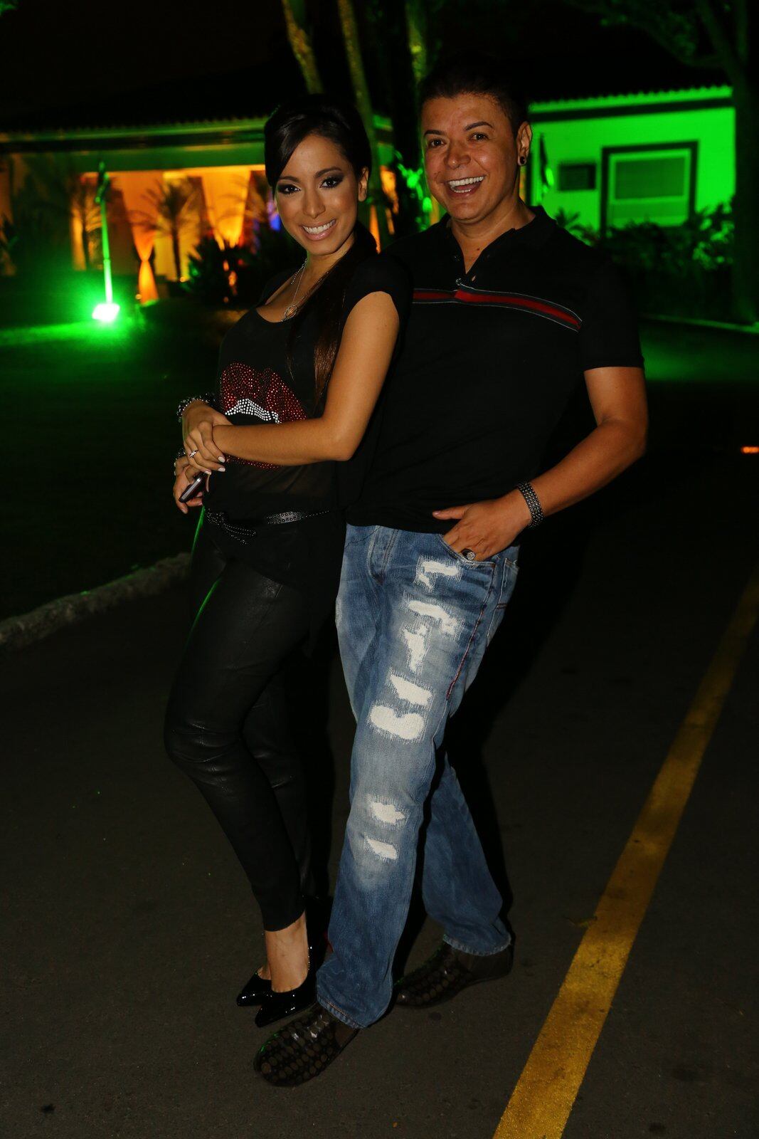 Ela ainda posou com David Brazil