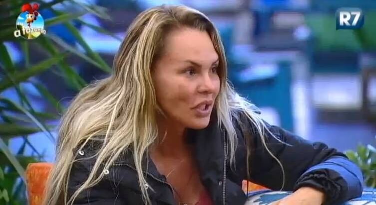 Defensora da amiga, ela
também está incomodada com o apelido de “fofoqueira” que a outra ganhou no
programa, inclusive, comparações com Gretchen em outra edição. 


— Está todo mundo
conversando, fazendo comentários e “leva e traz”. Apesar da Cristina ser muito
inteligente, ela age com certa ingenuidade às vezes. Todos eles estão fazendo alianças