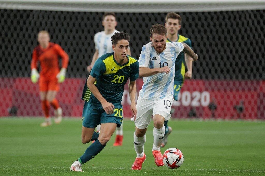 Jogador olímpico da Argentina parece fisicamente com Messi