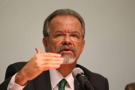 Raul Jungmann quer meta para redução de homicídios