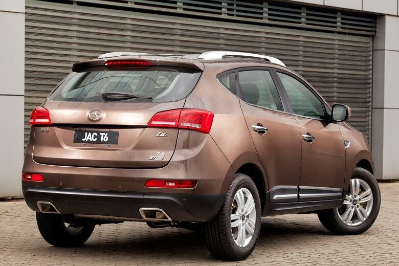 O T6 traz, entre outros itens, monitor de pressão dos pneus, rebatimento elétrico dos espelhos retovisores, acendimento automático dos faróis e sistema Isofix de fixação de cadeirinhas infantis