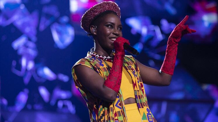 Orgulhoso de ver a cultura africana sendo representada por Jéssica Gaspar, o jurado Izy Mistura fez questão de mostrar que cantou com ela, mas deu alguns conselhos: "Senti que falta você colocar mais peso na sua voz. Não hesite em se colocar para fora, porque a arte é para nos comunicarmos". Laura Carolinah também pontuou: "Também queremos ver outras coisas e que você explore outras regiões [vocais]".