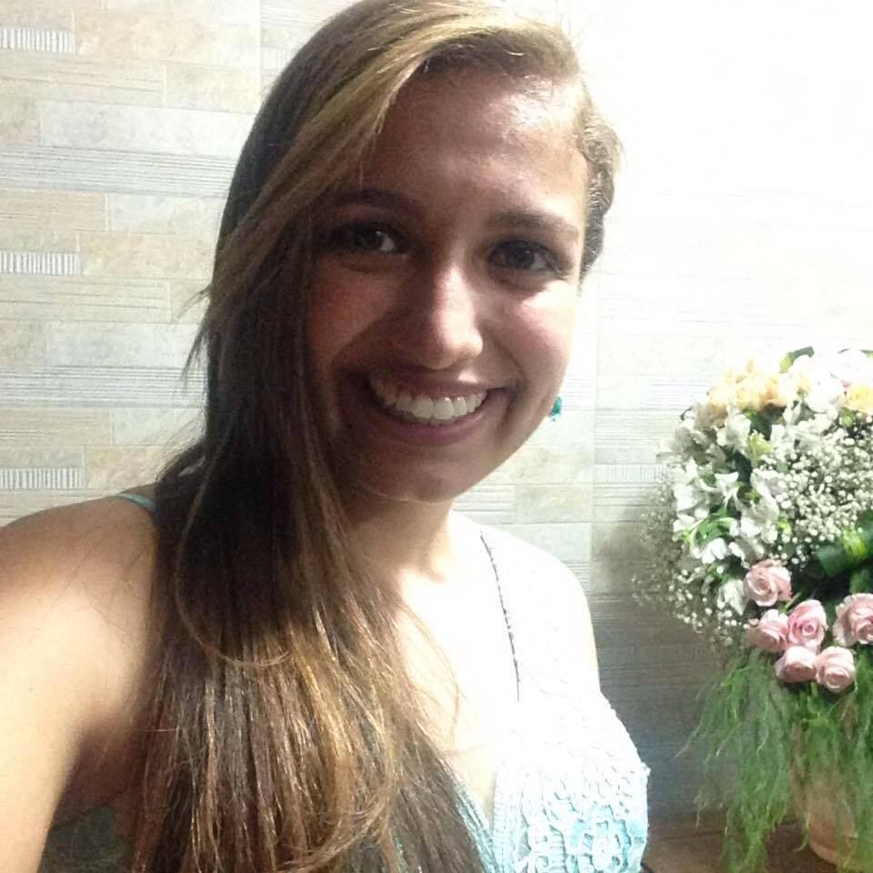 Janaina Oliveira Pinto também foi vítima do acidente. A jovem cursava farmácia também na UMC (Universidade de Mogi das Cruzes) e terminaria o curso neste ano. A vítima tinha 20 anos e morava na cidade de São Sebastião 