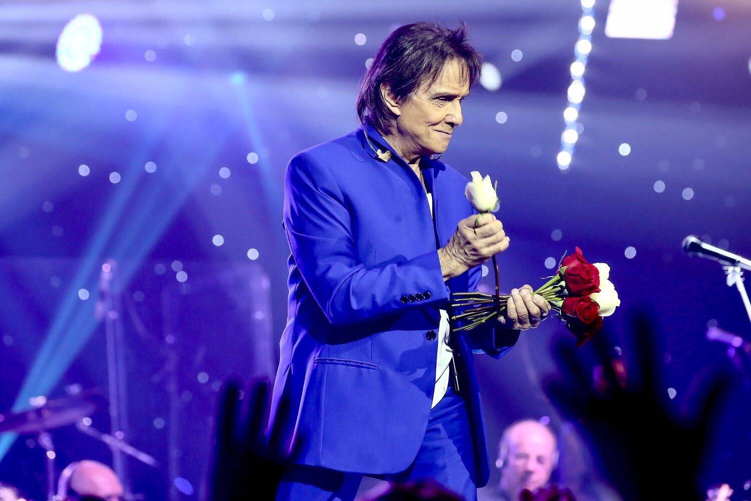 O cantor Roberto Carlos voltou aos palcos neste sábado (15), em São Paulo, depois de adiar a apresentação de quinta-feira (13)

* Estagiária do R7, sob supervisão de Odair Braz Jr.