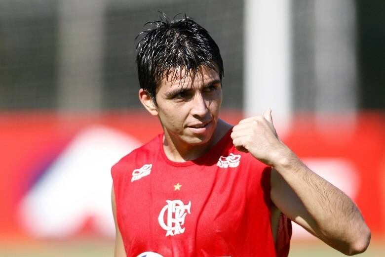 Gonzalo Fierro, meia chileno, também atuou no Brasil, defendendo o Flamengo em 2011. Fez apenas 2 gols pela equipe carioca, um deles contra o São Paulo no Brasileiro de 2009. No final do ano rescindiu seu contrato e retornou para o Colo-Colo, onde iniciou a carreira em 2002 e se tornou ídolo.