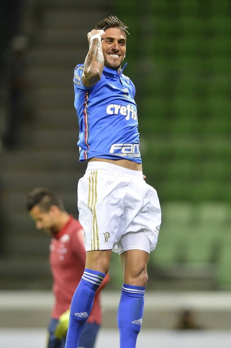 O futebol do camisa 19 divide opiniões na torcida entre os que querem que ele fique e os que querem que ele vá embora. Uma coisa é a certa: o futuro do jogador segue indefinido. Será que ele ficará no Verdão?
