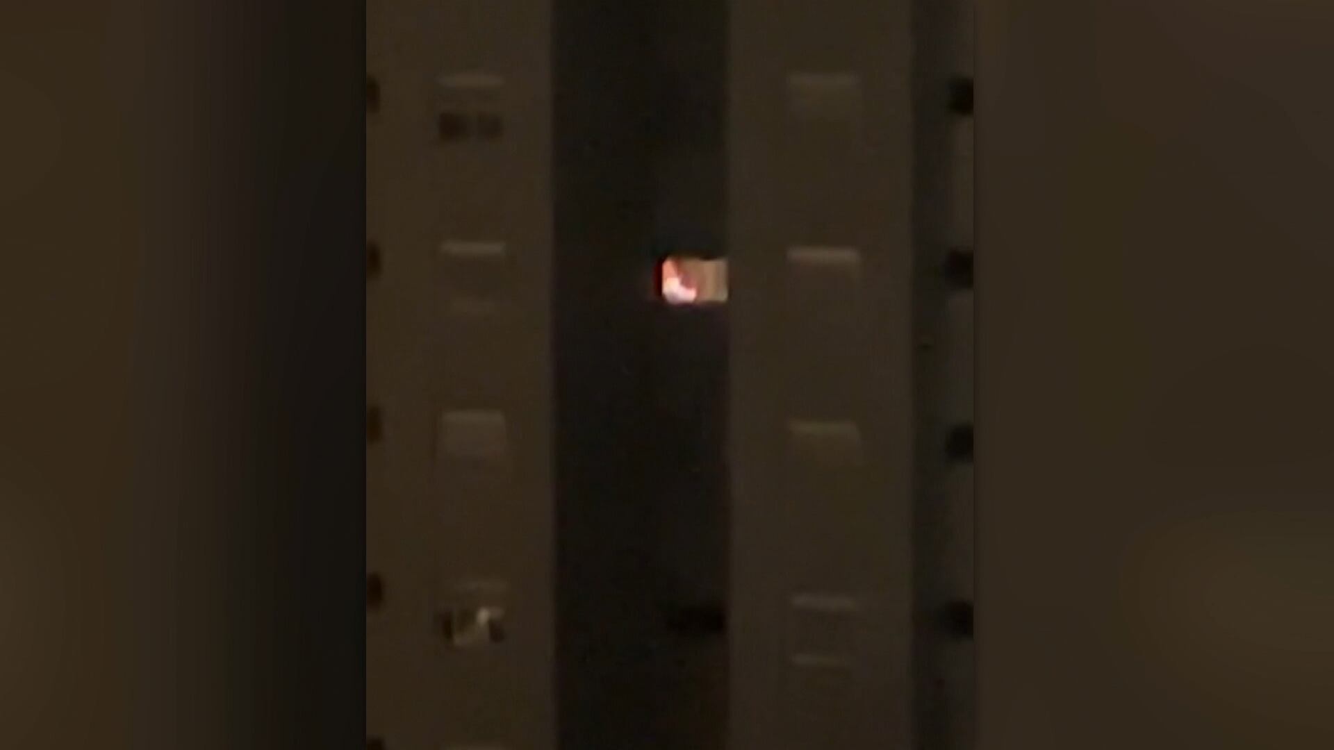 Morador confunde imagem de TV com incêndio no apartamento vizinho e aciona bombeiros