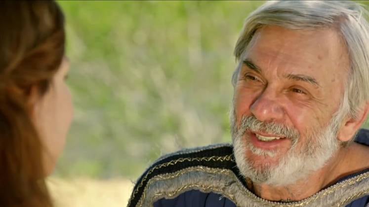 Após a morte de Amat, Terá deixa a cidade de Ur. No novo acampamento, as cobranças para que Abraão se casasse novamente e tivesse um filho aumentaram. Mas, Abrão se recusa a ter uma outra esposa