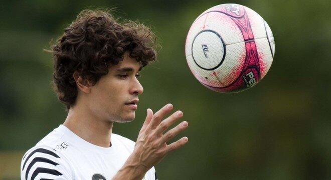 O lateral-esquerdo Dodô será titular do Santos contra o São Bento