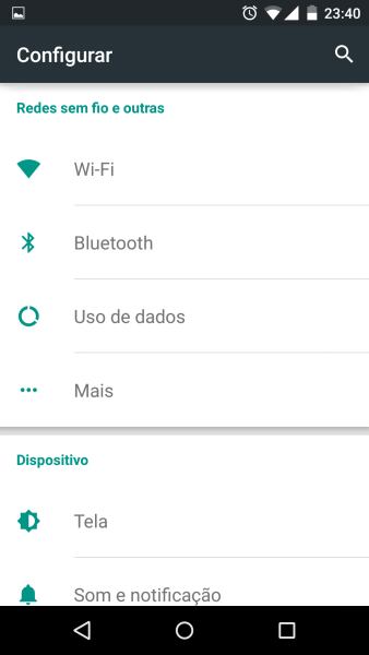 O menu de configurações, por exemplo, está com o fundo totalmente branco, enquanto na versão anterior do sistema operacional era preto