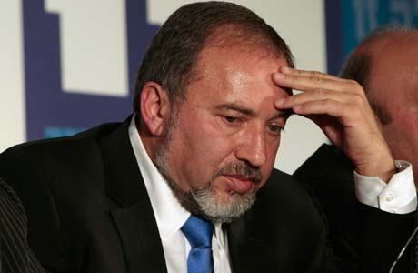 O político Avigdor Lieberman apresentou sua renúncia como vice-primeiro-ministro e titular da pasta de Relações Exteriores de Israel