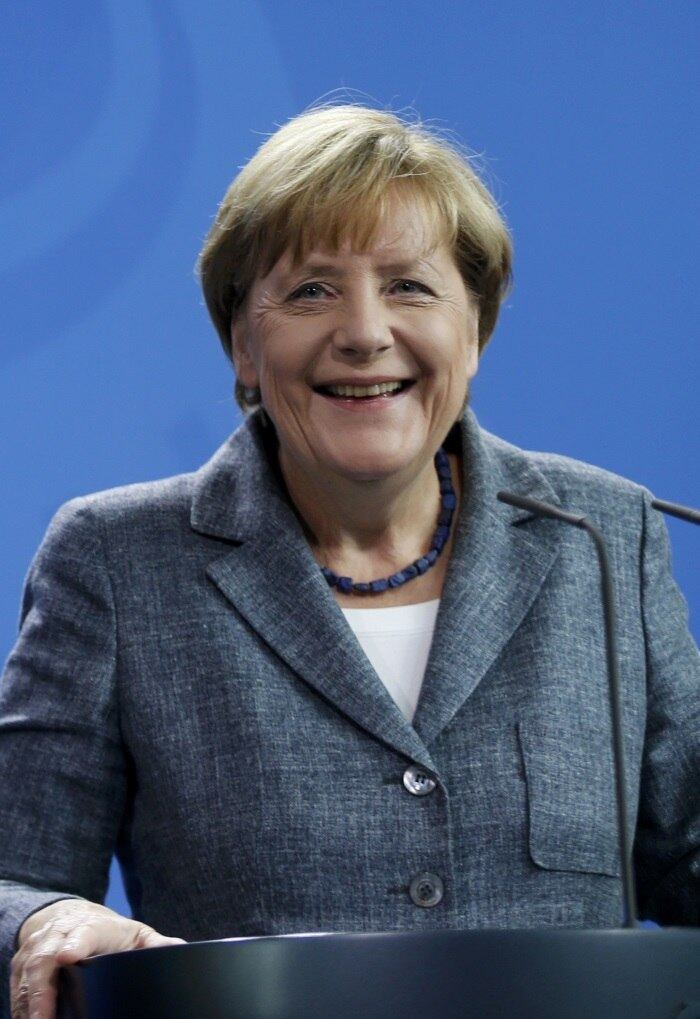 Merkel vem destacando "o ideal europeu comum". Segundo ela, o
continente como um todo tem de se envolver com o problema da crise
humanitária na Síria.
— Se a Europa fracassar no assunto dos refugiados, sua estreita relação
com os direitos civis universais serão destruídos. Como um país financeiramente saudável e forte, temos a força para fazer o que é necessário