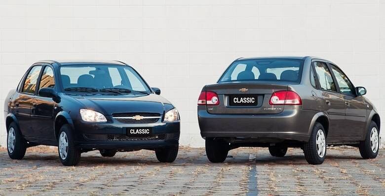 Chevrolet Classic — Derivado do Corsa de 1994, o sedã é o mais barato do País e também o mais velho. Carente de modernidades, o Classic briga na relação custo/benefício, oferecendo mais por menos. A versão "top" Advantage traz ABS, air bags frontais, ar-condicionado, direção hidráulica e travas e vidros dianteiros elétricos por R$ 33.876. Perto de sair de linha, o modelo será substituído por um novo sedã que terá plataforma global derivada da nova geração do Spark, também chamado de "Sub-Onix" e que originará o hatch sucessor do Celta
A partir de R$ 30.696