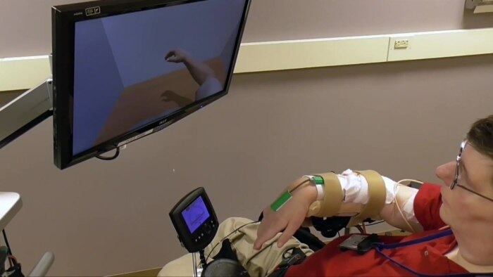 — As pessoas precisam fazer por mim coisas que não consigo mais fazer. Precisam me virar a cada duas horas. Se quero água, eles precisam me dar