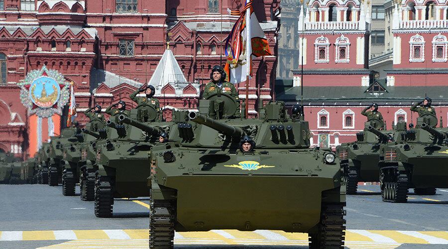 Mais de 10 mil militares marcham pela Praça Vermelha, em Moscou, no tradicional Desfile da Vitória sobre a Alemanha nazista, que se celebra nesta segunda-feira (9) na Rússia