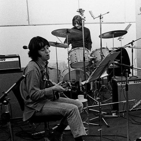 Pergunta número 8: A primeira música lançada pelos Beatles “ressurgiu” em 2012. Você sabe o motivo?