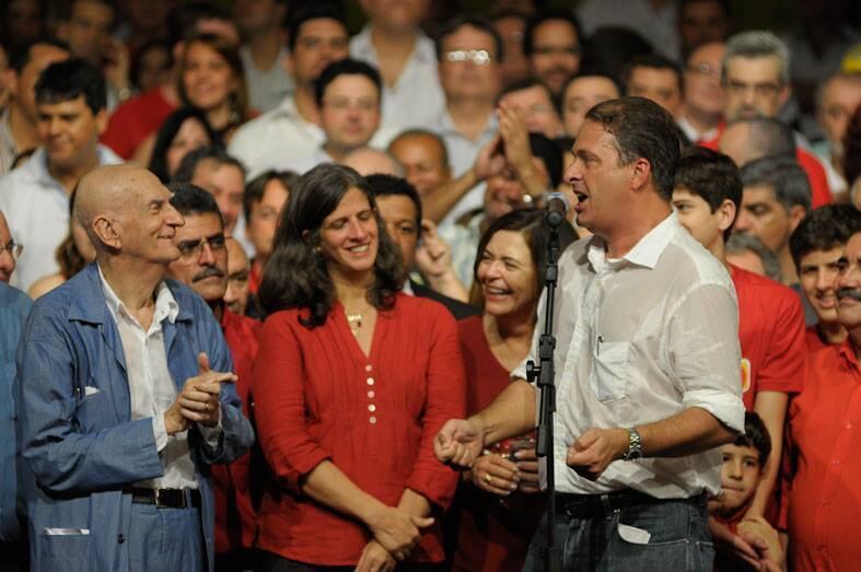 Durante o governo do marido ela foi a responsável por projetos como Pape (Programa de Artesanato de Pernambuco) e Mãe Coruja. O segundo projeto foi premiado pela ONU (Organização das Nações Unidas) por reduzir a mortalidade materna e infantil