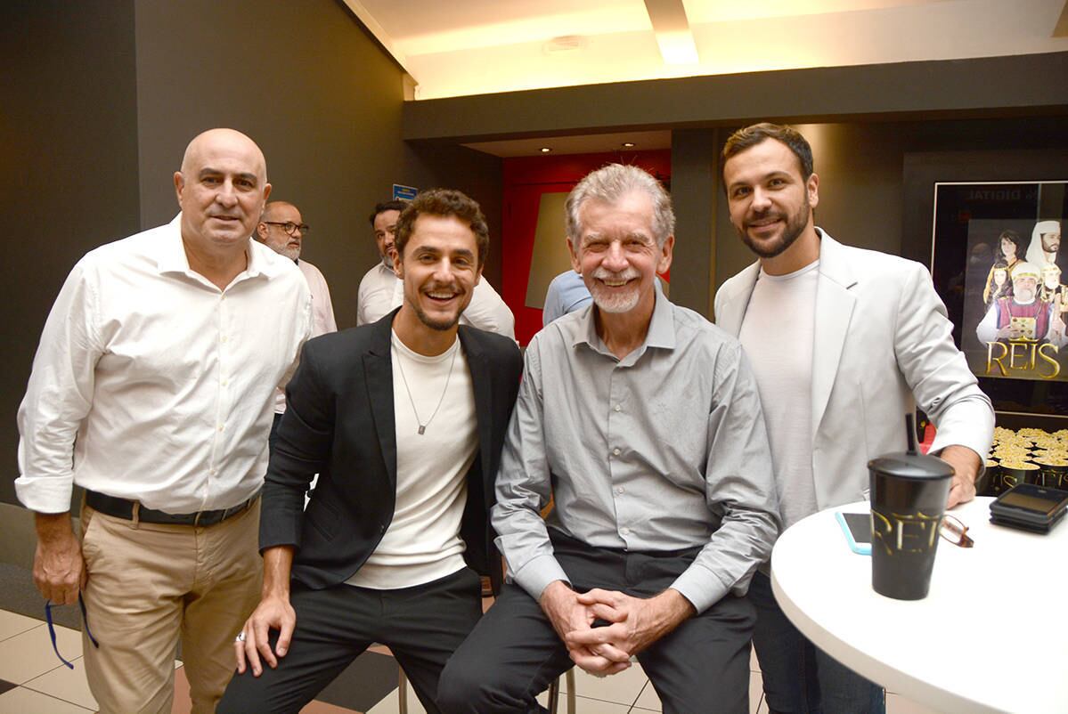 Record TV RS recebeu convidados em sala de cinema para a estreia da série Reis