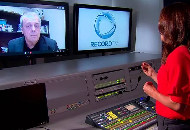 Wilson Andrade, presidente da Sindifibras, representante de todas as indústrias de sisal da Bahia, conversou com exclusividade para o Repórter Record Investigação. O representante afirmou que a situação de trabalho nas plantações de sisal não é grave, mas no fim da entrevista, não encerra a ligação e admite a grave situação que eles enfrentam. "O esquema é completamente irregular. Não tem registro, o cara trabalha como autônomo", relata.