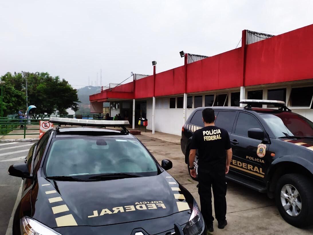 Agentes cumprem mandados em oito cidades