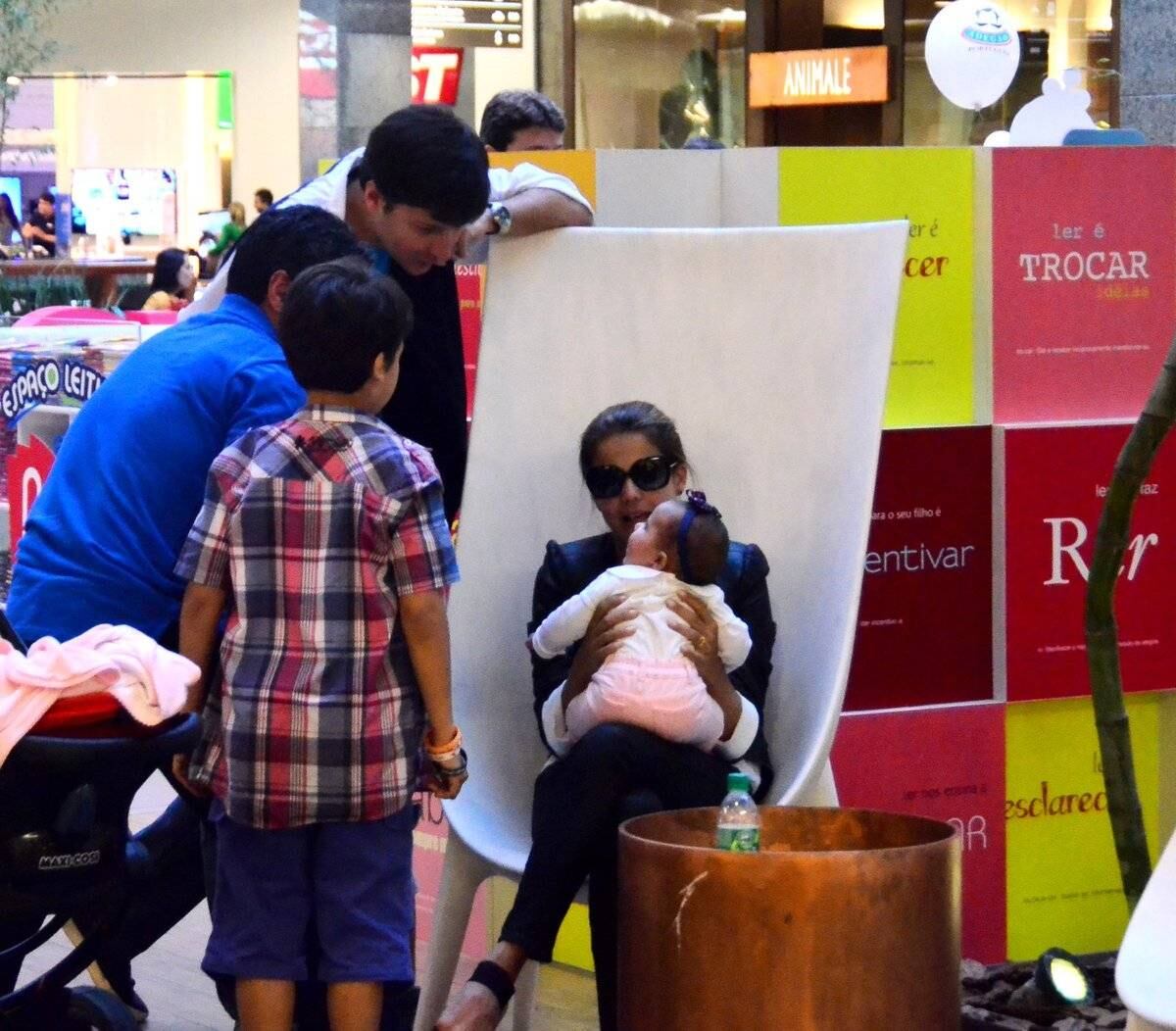 A pequena Bruna foi paparicada por todo mundo da família