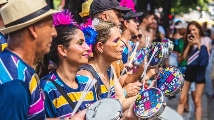 Ao todo são 250 blocos de rua que decidiram não participar do Carnaval de rua em São Paulo, mesmo que a prefeitura decida que a festa irá acontecer. Os representantes disseram que o cancelamento é inevitável e assinaram um manifesto