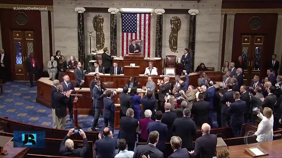 Trump obtém grande vitória política ao ter orçamento aprovado no Congresso